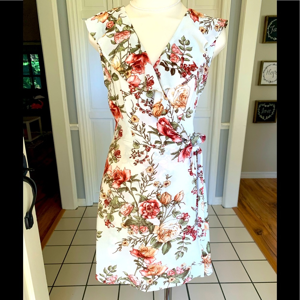 🌟Floral wrap-around dress